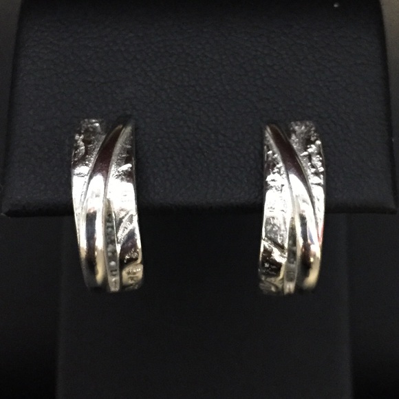 Sterling silver huggie hoop - Picture 1 of 4